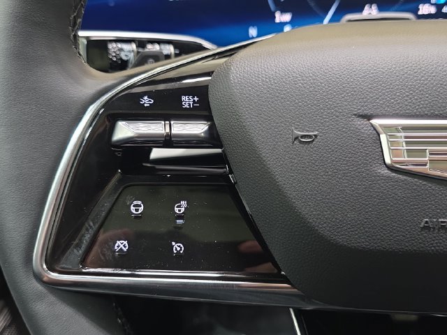 New 2027 Cadillac Optiq Luxury w/ LPO, Floor Liner Package AWD/4WD image 13