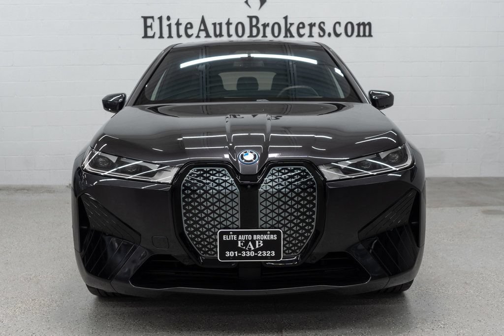 Used 2024 BMW iX xDrive50 w/ Premium Package AWD/4WD image 3