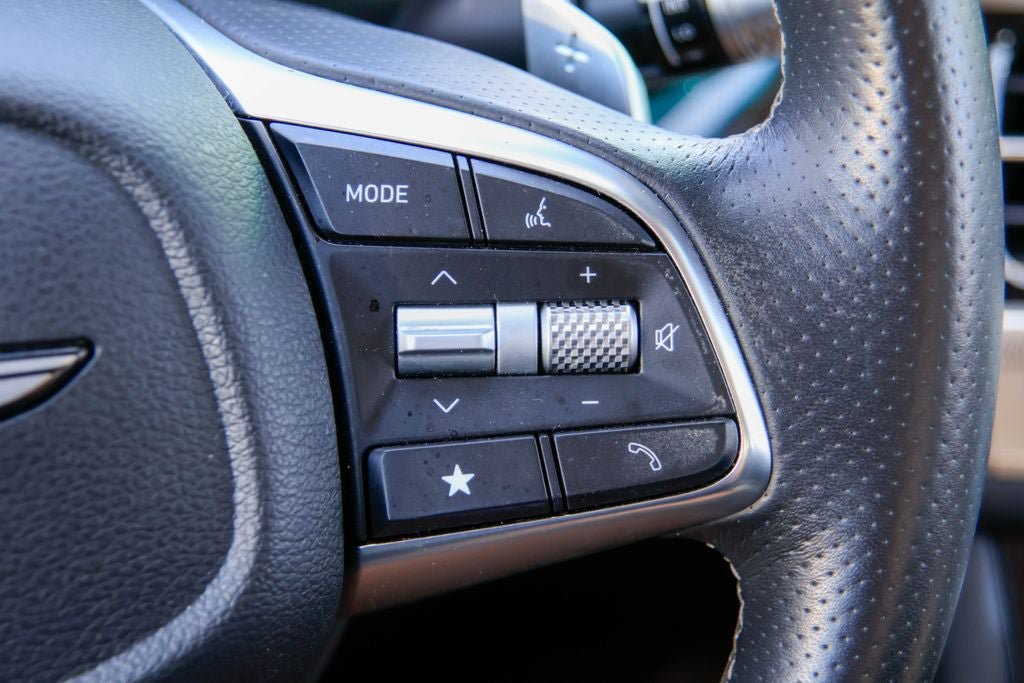 Used 2025 Genesis G70 2.5T RWD image 13