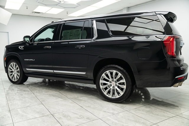 Used 2023 GMC Yukon XL Denali image 3