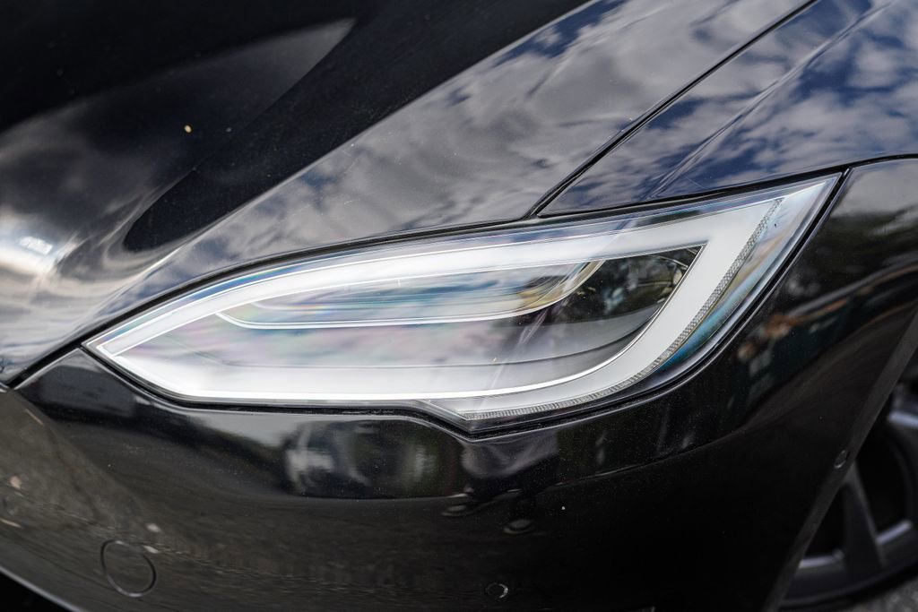 Used 2022 Tesla Model S Plaid image 3
