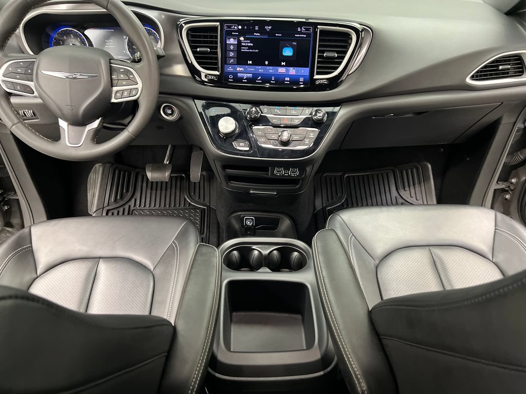 Used 2025 Chrysler Pacifica Select FWD image 47