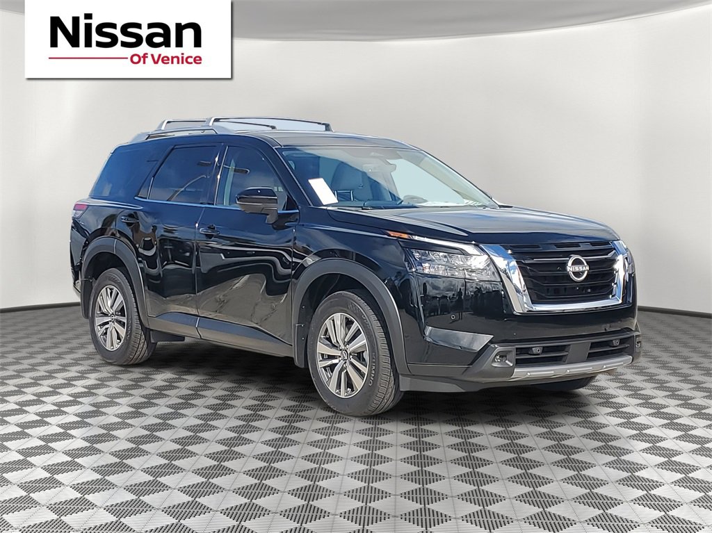 New 2025 Nissan Pathfinder SL image 1