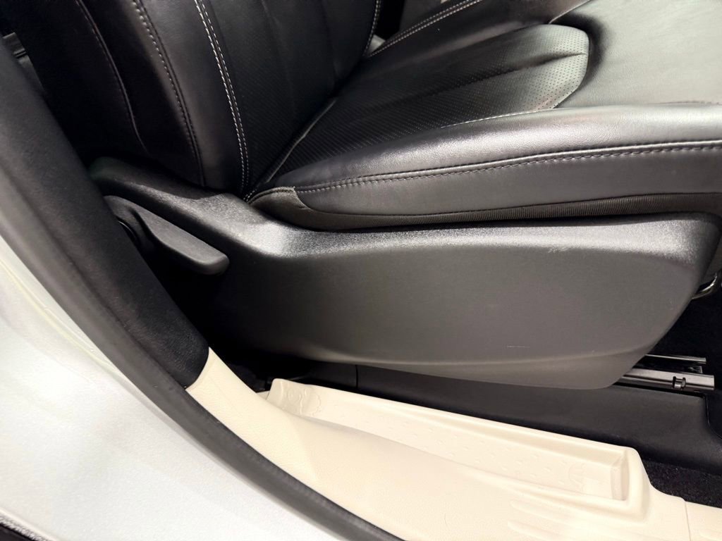 Used 2024 Chrysler Pacifica Touring-L image 21