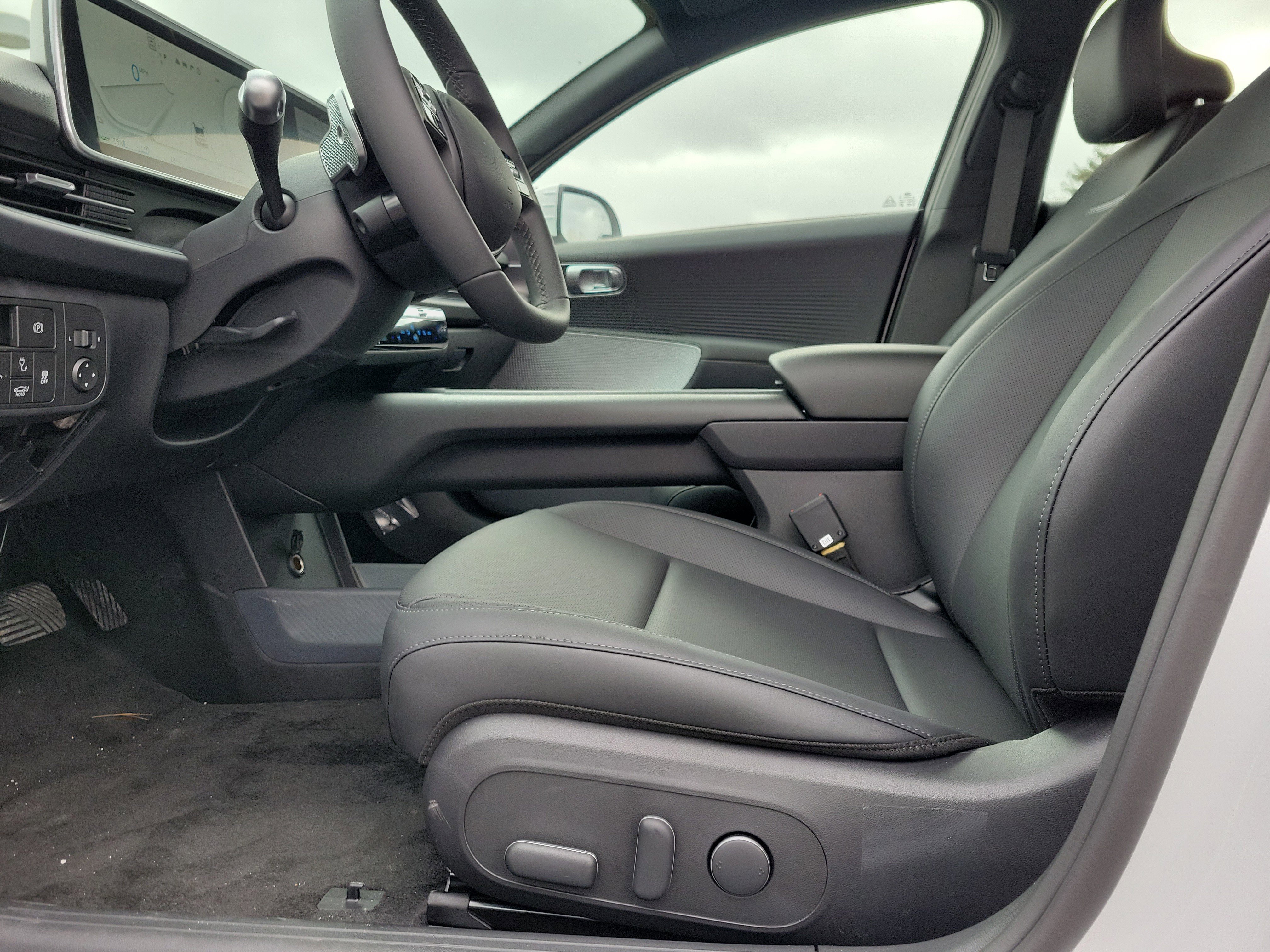 New 2025 Hyundai Ioniq 6 SEL image 16