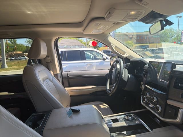 Used 2024 Ford Expedition Limited image 9