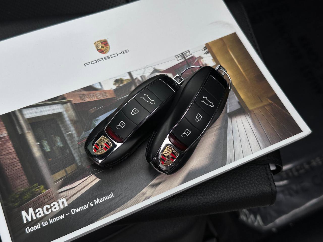 Used 2020 Porsche Macan Turbo AWD/4WD image 43