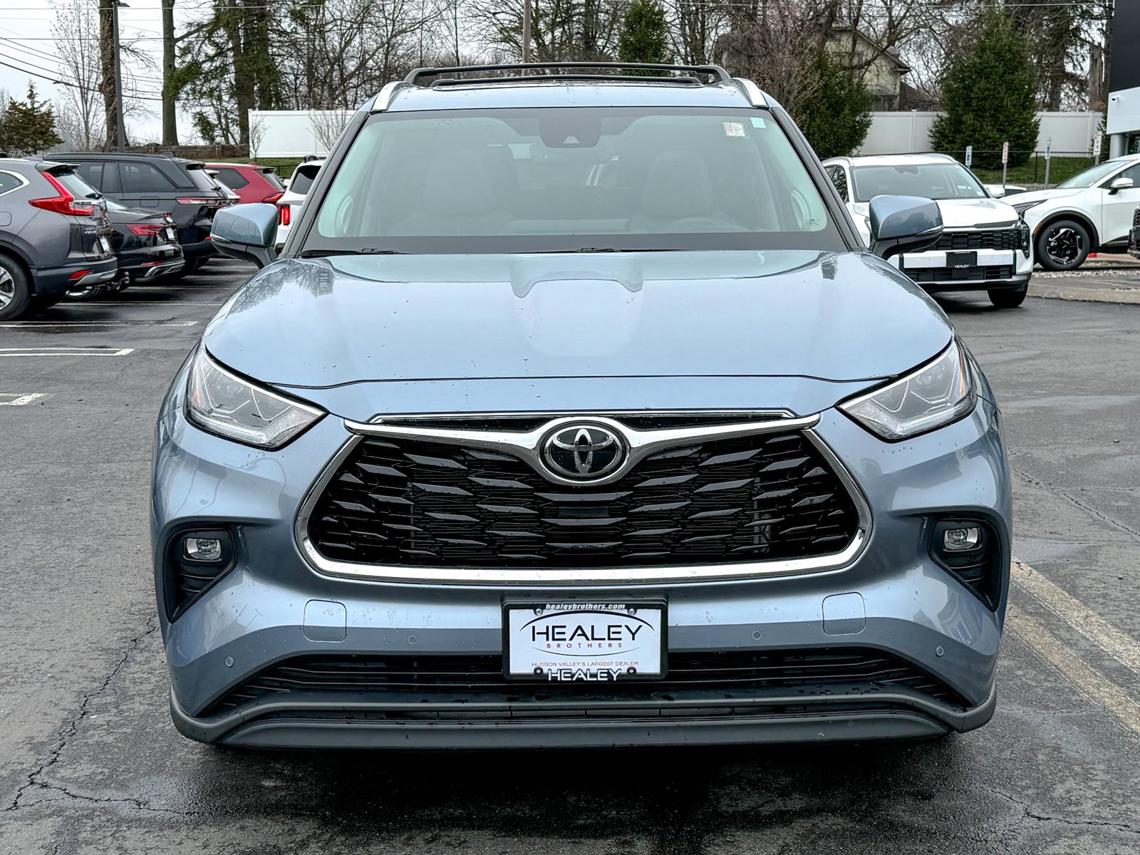 Used 2023 Toyota Highlander Limited image 2