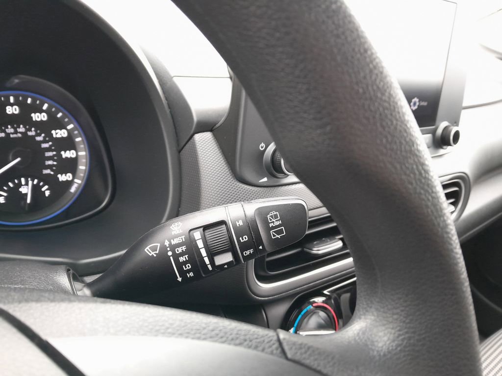 Used 2022 Hyundai Kona SE image 18