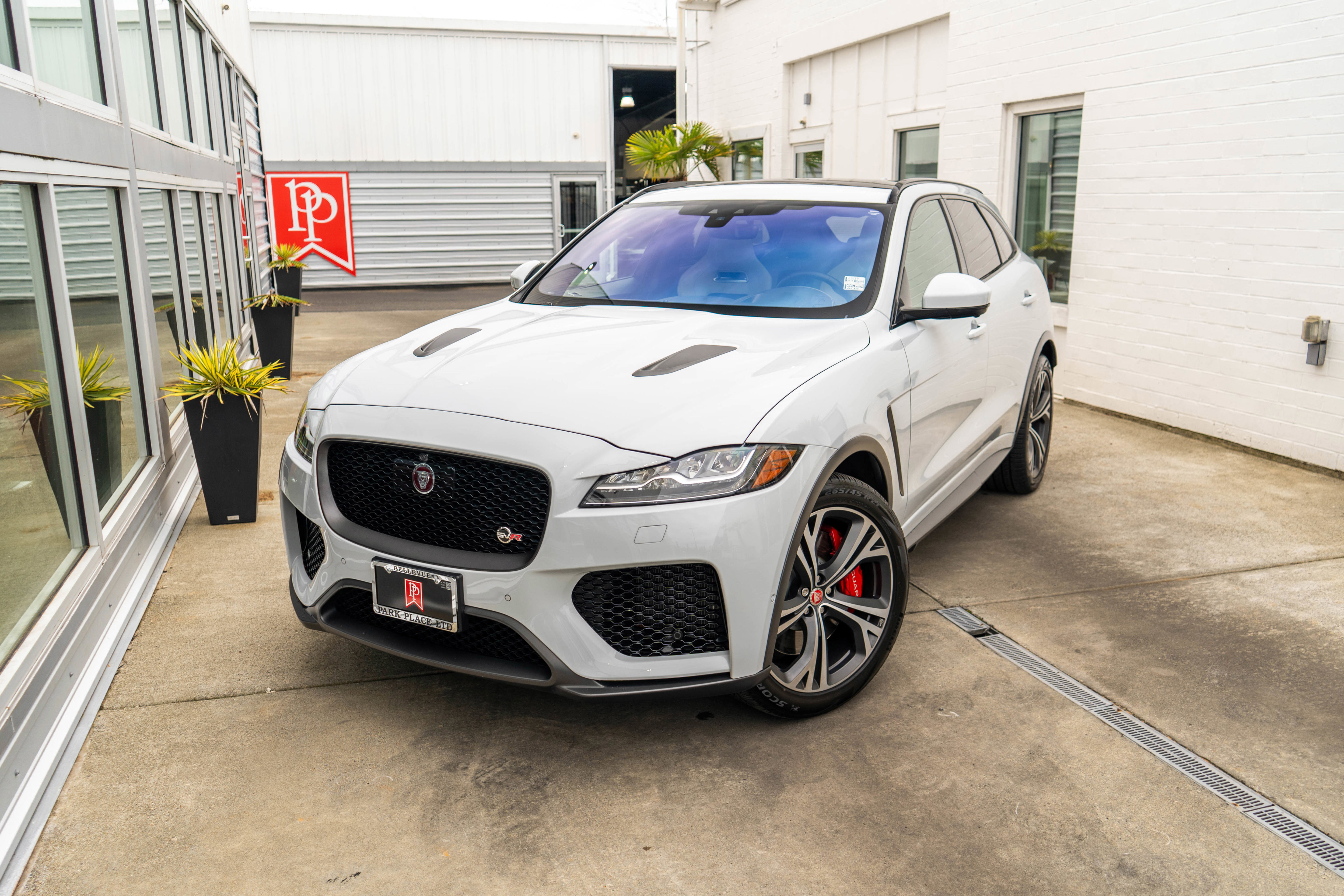 Used 2019 Jaguar F-PACE SVR AWD/4WD image 3
