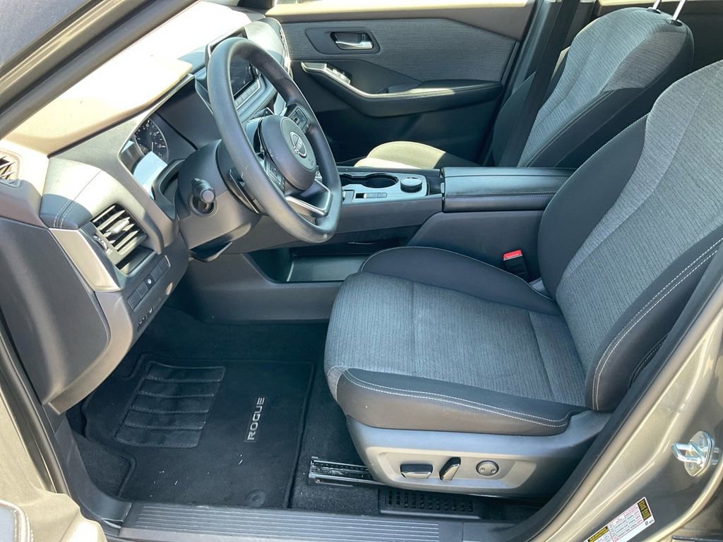 Used 2023 Nissan Rogue SV image 12