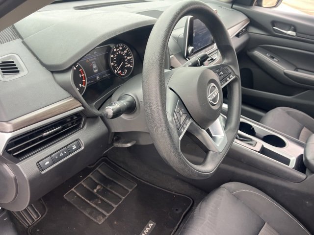 Used 2024 Nissan Altima 2.5 SV image 9