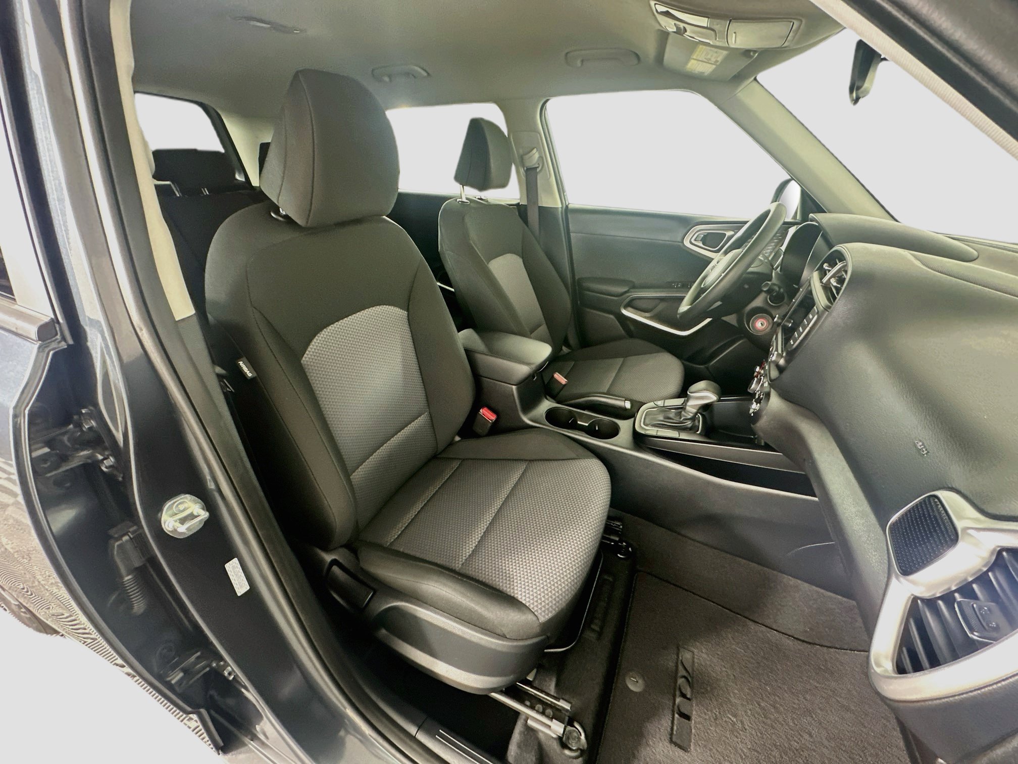 Used 2025 Kia Soul LX w/ LX Technology Package FWD image 30