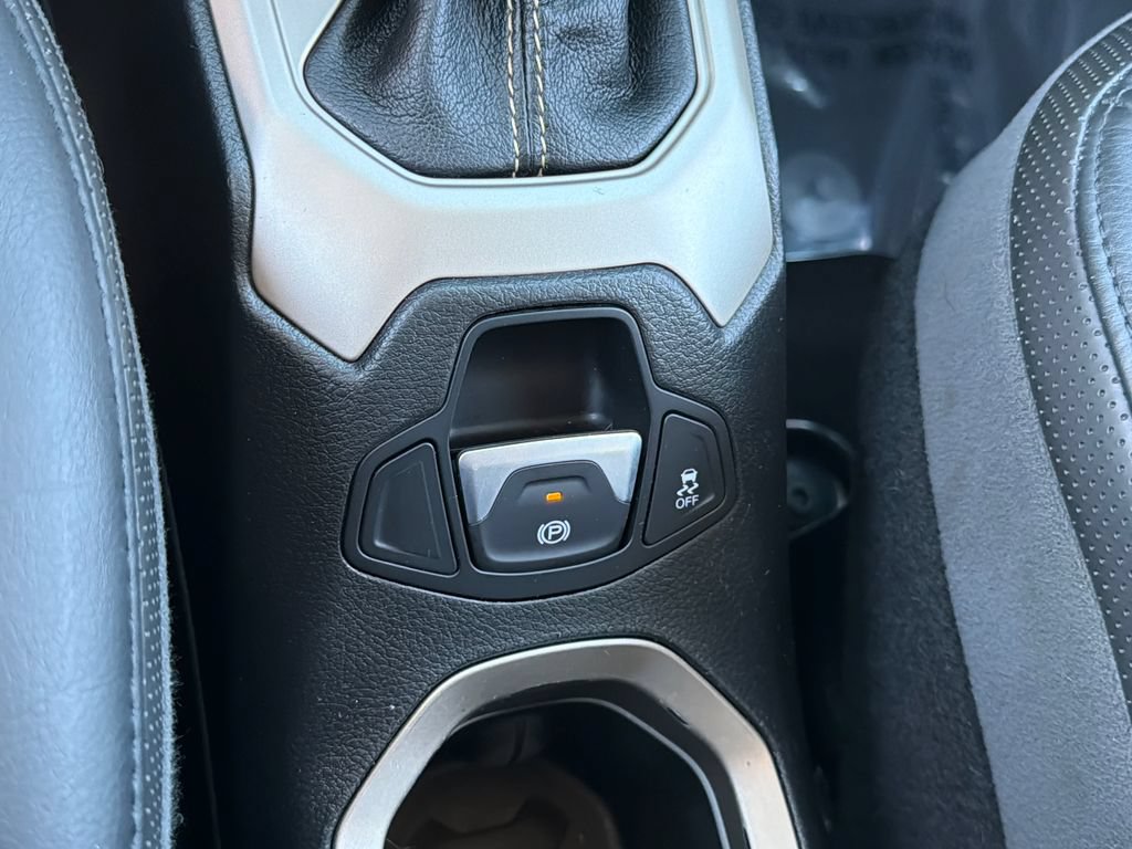 Used 2016 Jeep Renegade Limited AWD/4WD image 29
