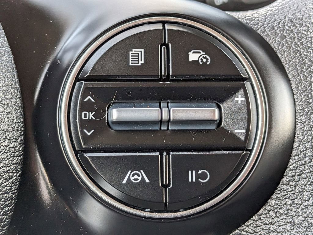 Used 2025 Kia Soul LX image 14