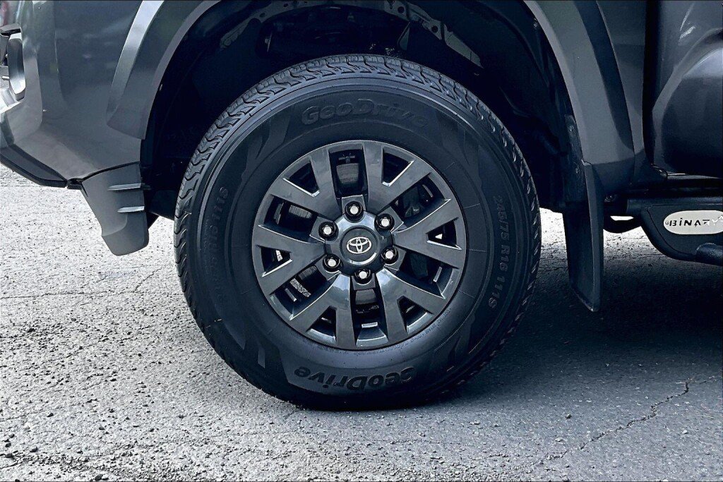 Used 2023 Toyota Tacoma SR5 AWD/4WD image 16