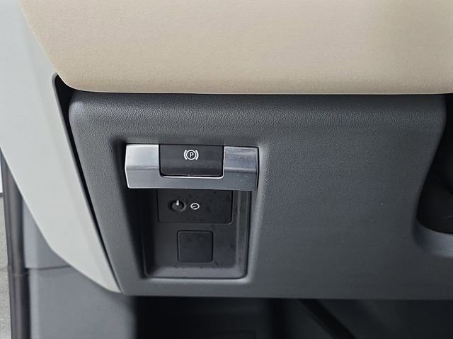 Used 2023 Land Rover Defender 130 SE image 26