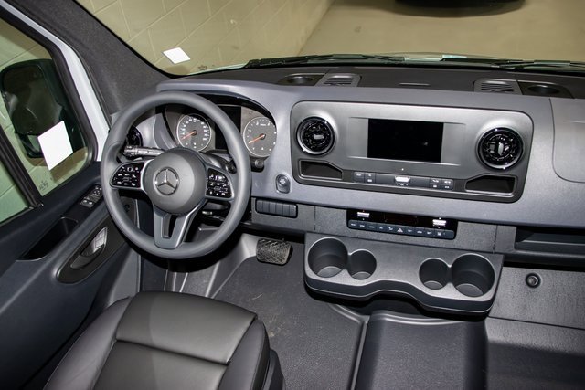 Used 2024 Mercedes-Benz Sprinter 2500 image 6