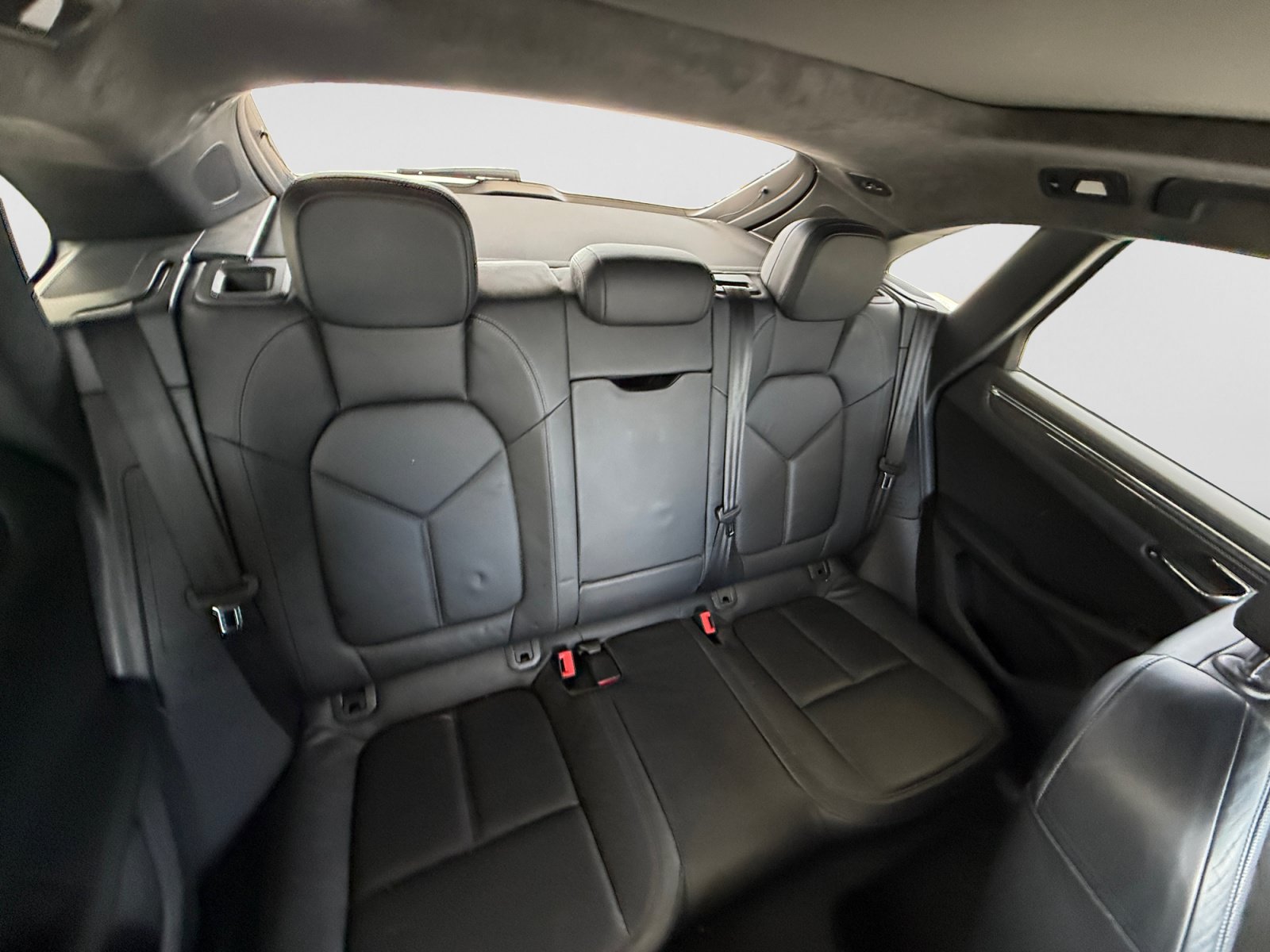 Used 2015 Porsche Macan Turbo AWD/4WD image 17