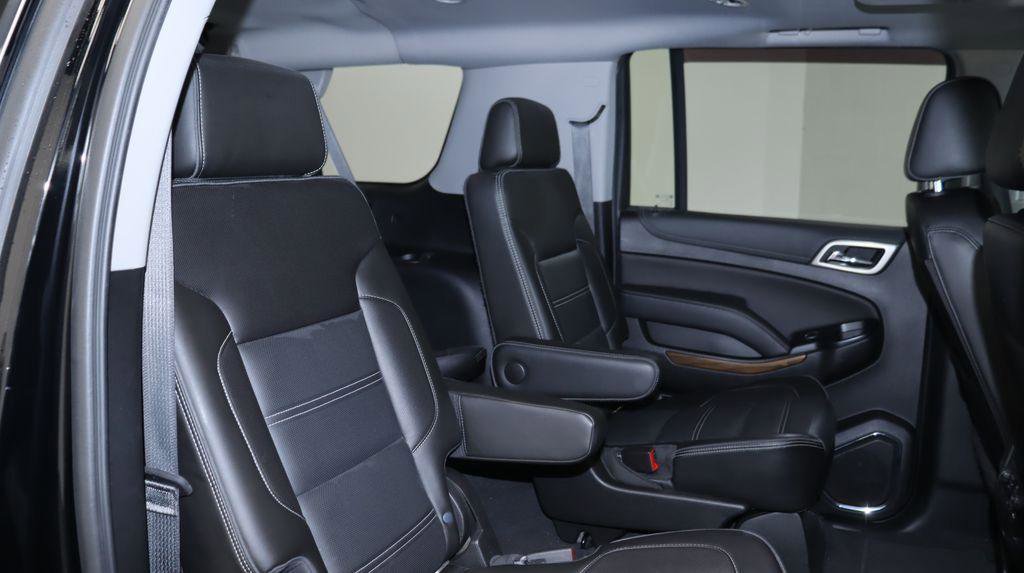 Used 2020 GMC Yukon XL Denali w/ Denali Premium Package AWD/4WD image 25