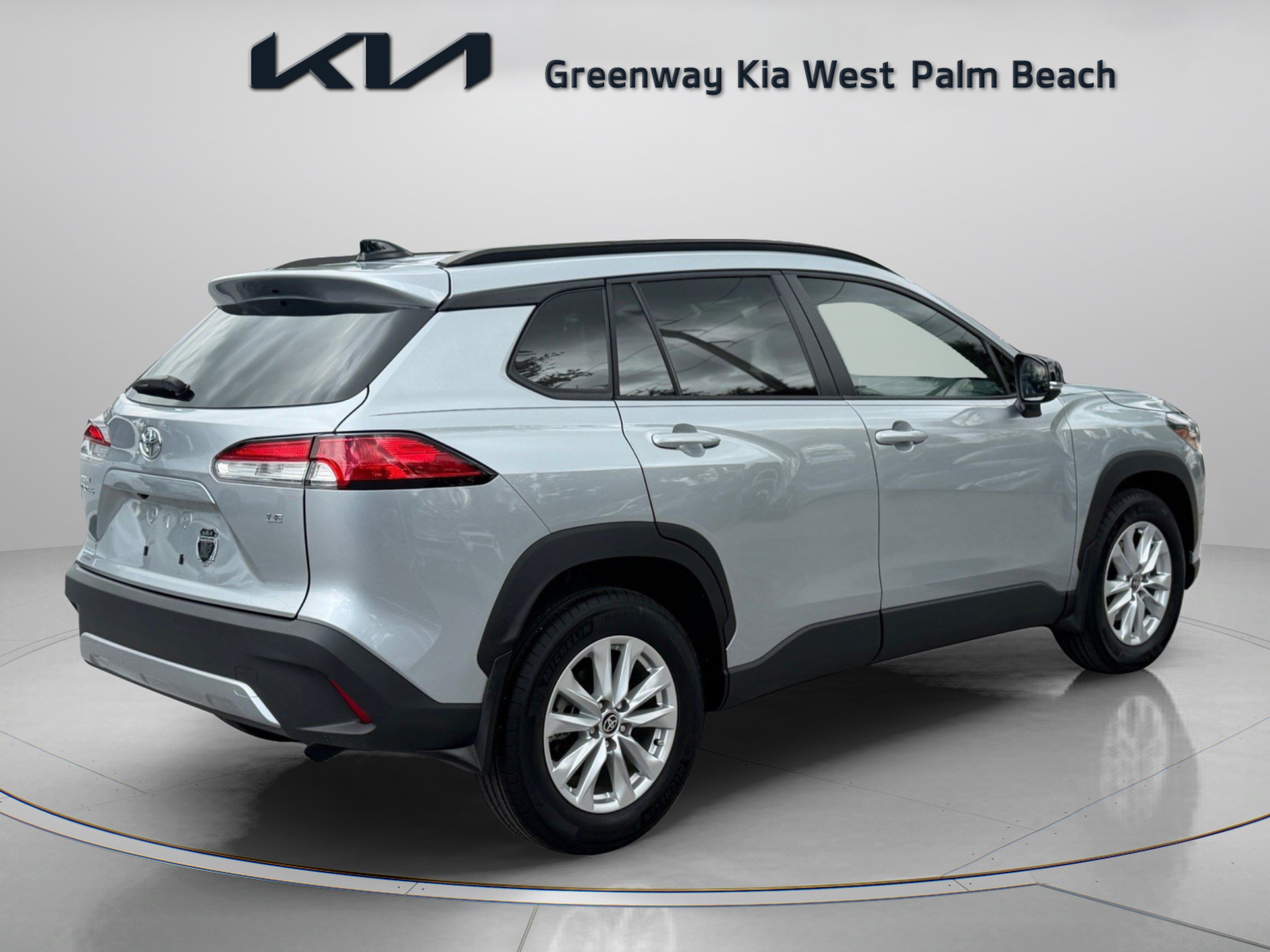 Used 2025 Toyota Corolla Cross LE FWD image 7