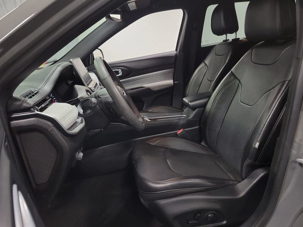 Used 2023 Jeep Compass Latitude AWD/4WD image 13
