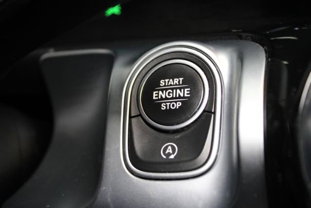Used 2021 Mercedes-Benz GLB 250 4MATIC w/ Premium Package image 17