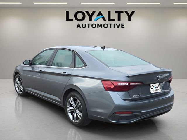 Used 2024 Volkswagen Jetta SE image 5