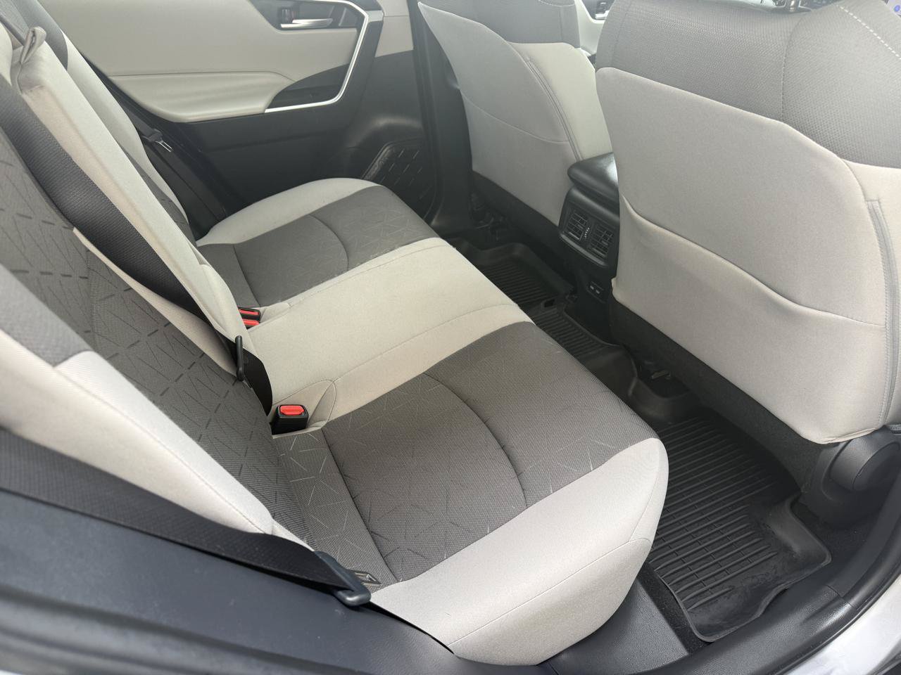 Used 2025 Toyota RAV4 XLE FWD image 12