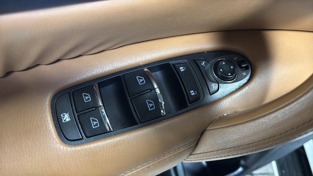 Used 2016 INFINITI QX80 4WD w/ Signature Edition Package image 15