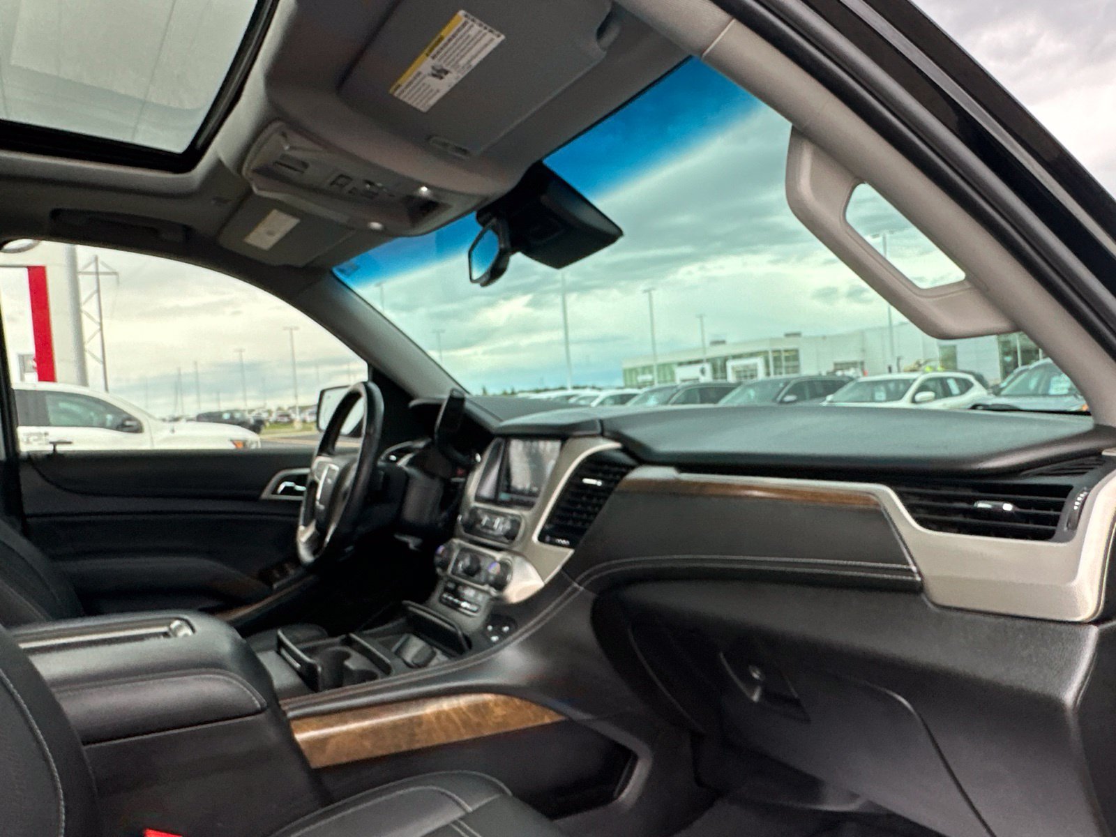 Used 2019 GMC Yukon Denali w/ Denali Ultimate Black Edition AWD/4WD image 43