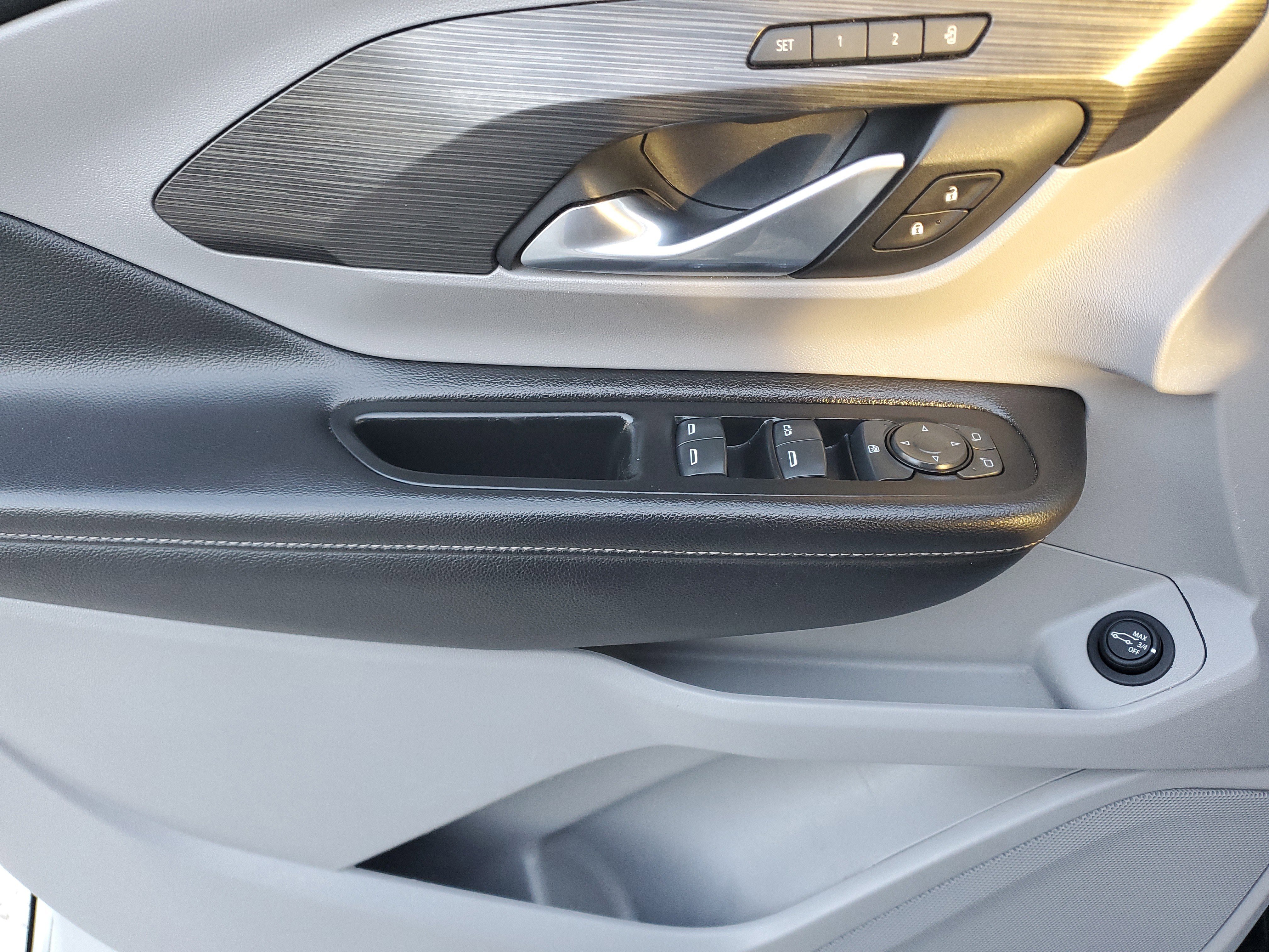 Used 2022 GMC Terrain SLT image 17