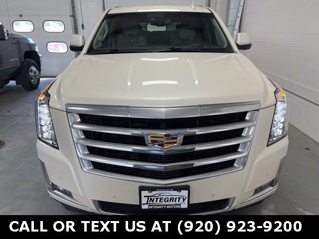 Used 2015 Cadillac Escalade Luxury image 2