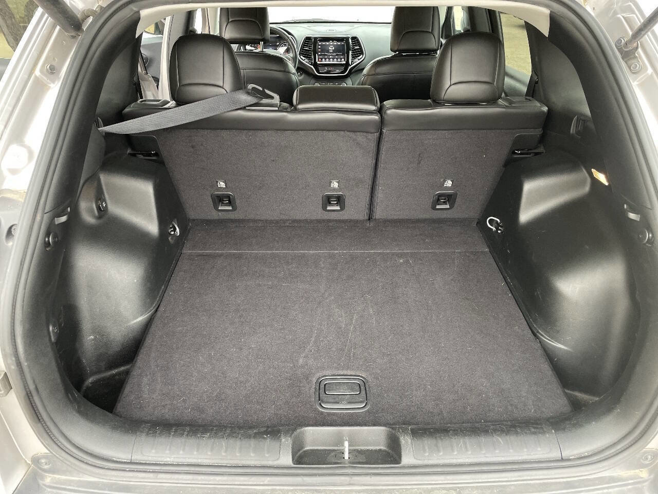 Used 2019 Jeep Cherokee Limited image 24