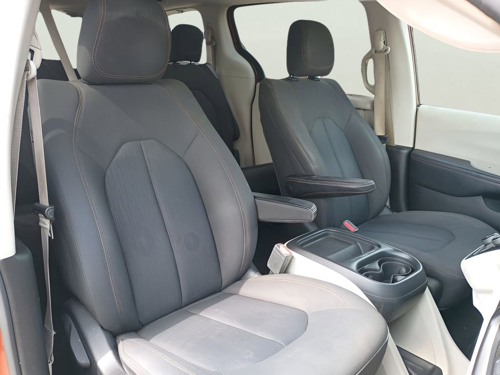 Used 2018 Chrysler Pacifica Touring Plus w/ Tire & Wheel Group image 13