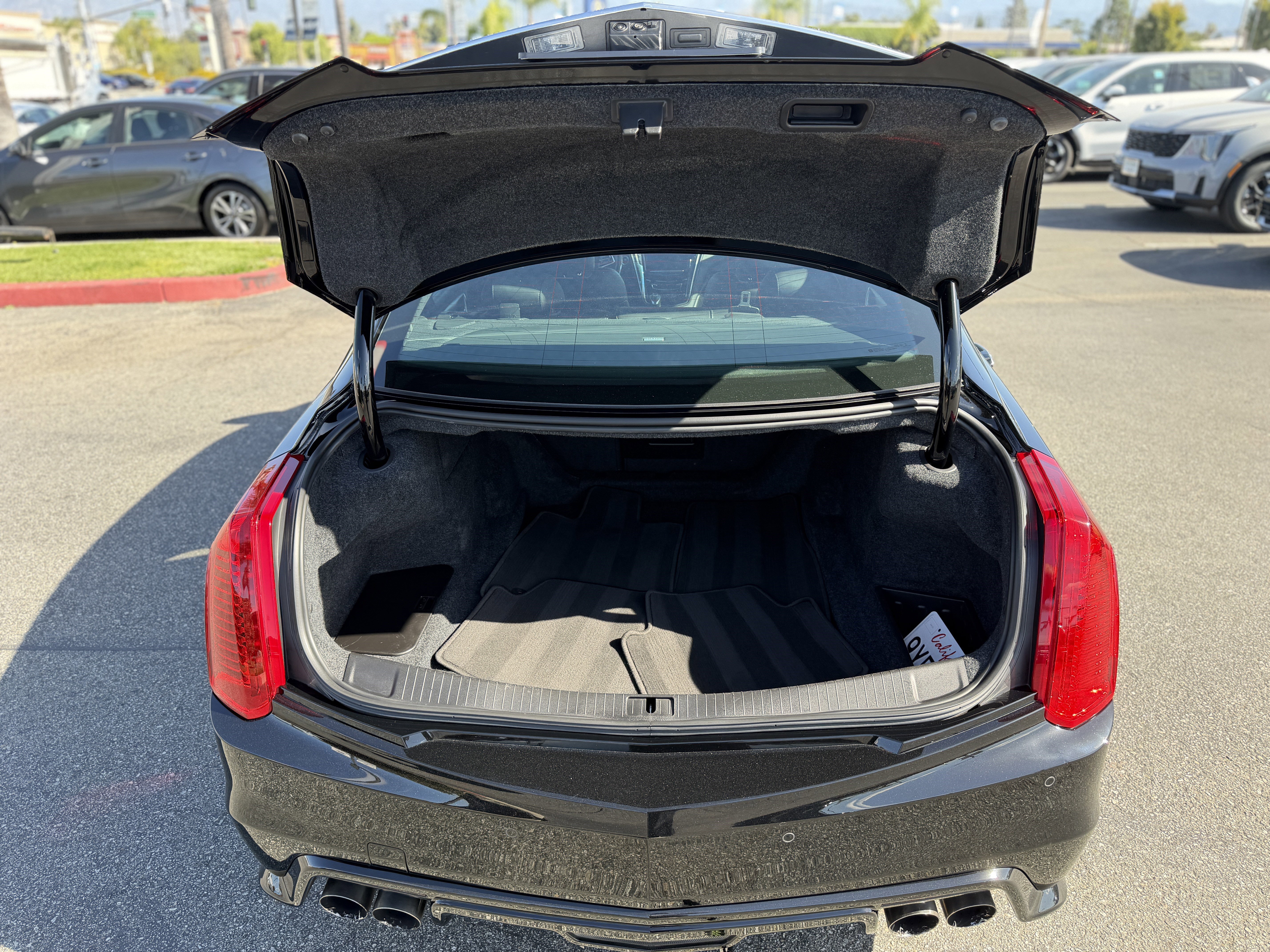 Used 2019 Cadillac CTS V w/ Luxury Package RWD image 10