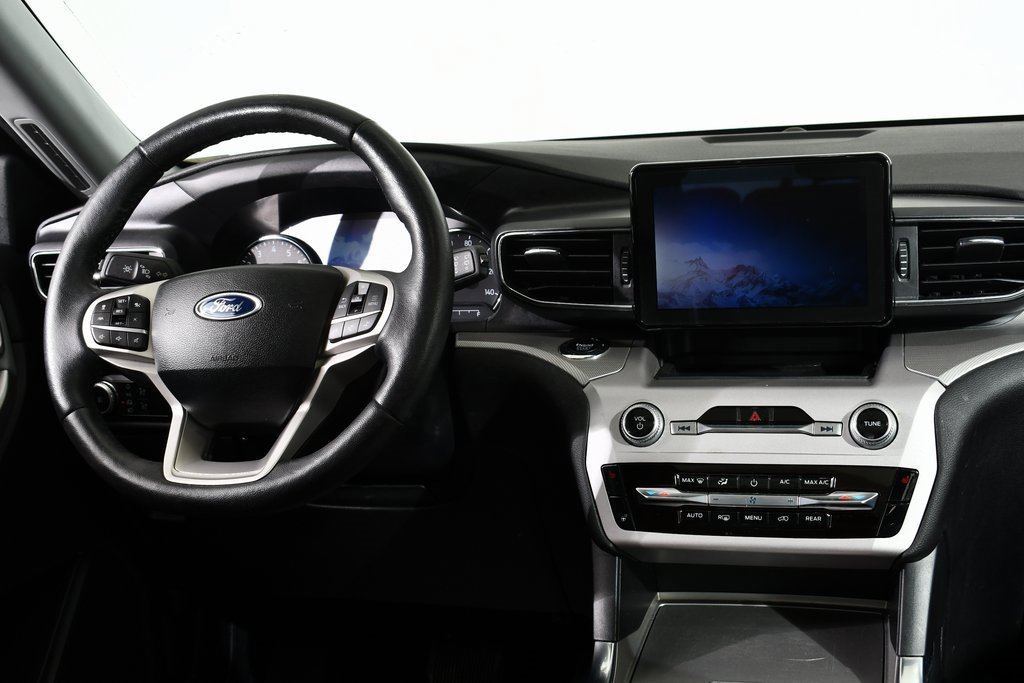 Used 2023 Ford Explorer XLT w/ Equipment Group 202A image 8