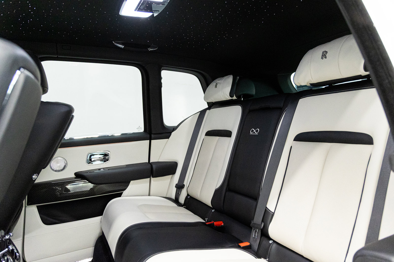 Certified 2023 Rolls-Royce Cullinan Black Badge w/ Driver's Package AWD/4WD image 48