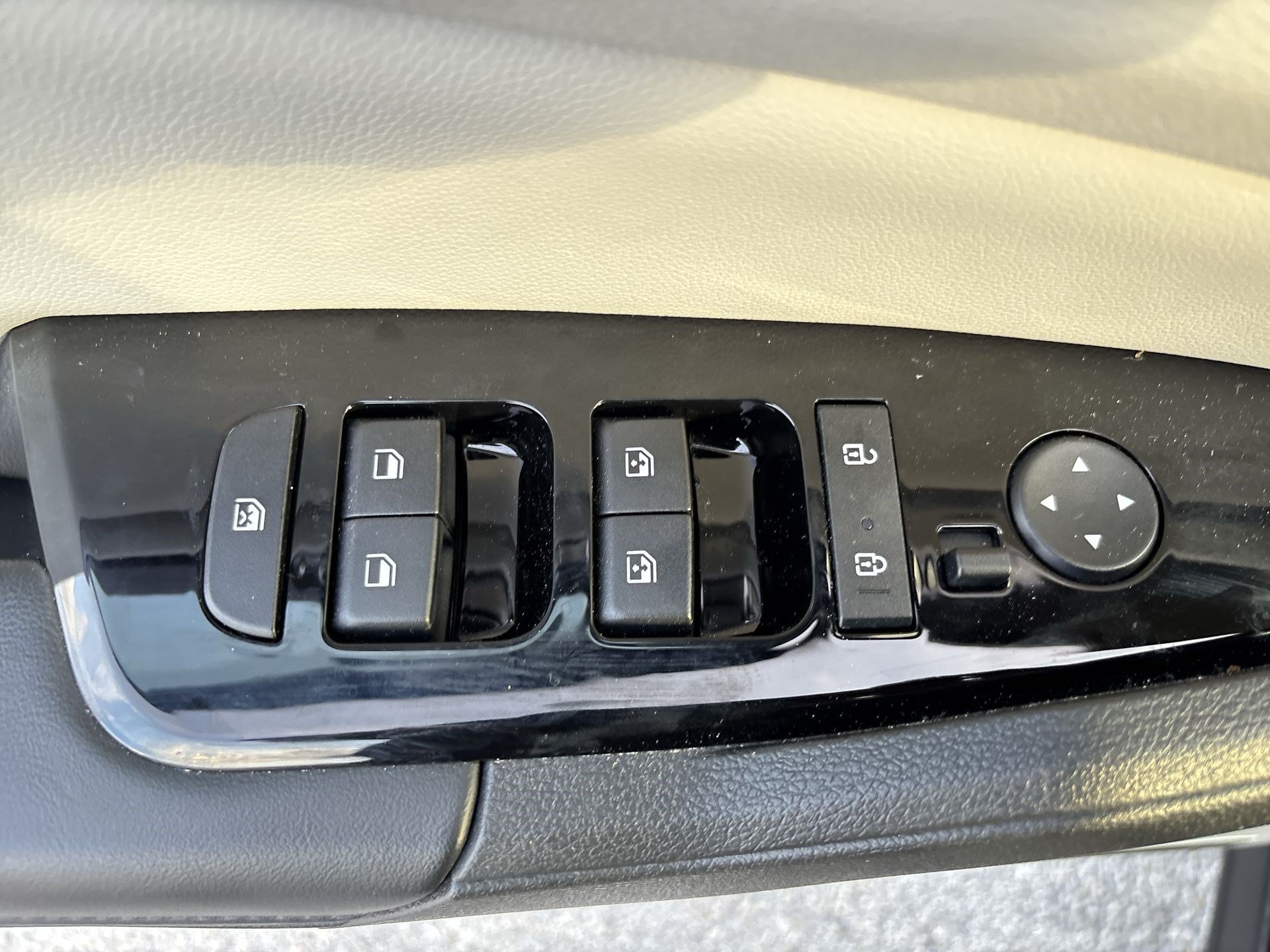 Used 2024 Kia Sportage EX FWD image 15