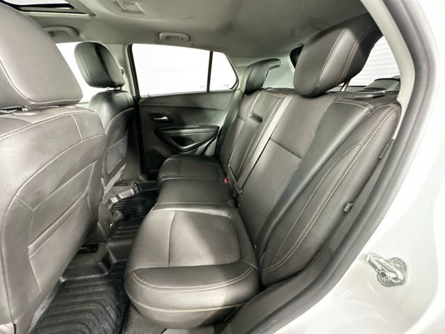 Used 2020 Chevrolet Trax LT w/ LT Convenience Package AWD/4WD image 25