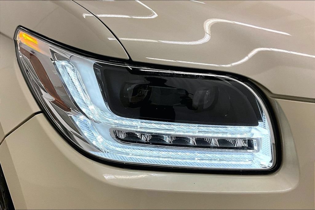 Used 2018 Lincoln Navigator Select w/ Technology Package AWD/4WD image 31