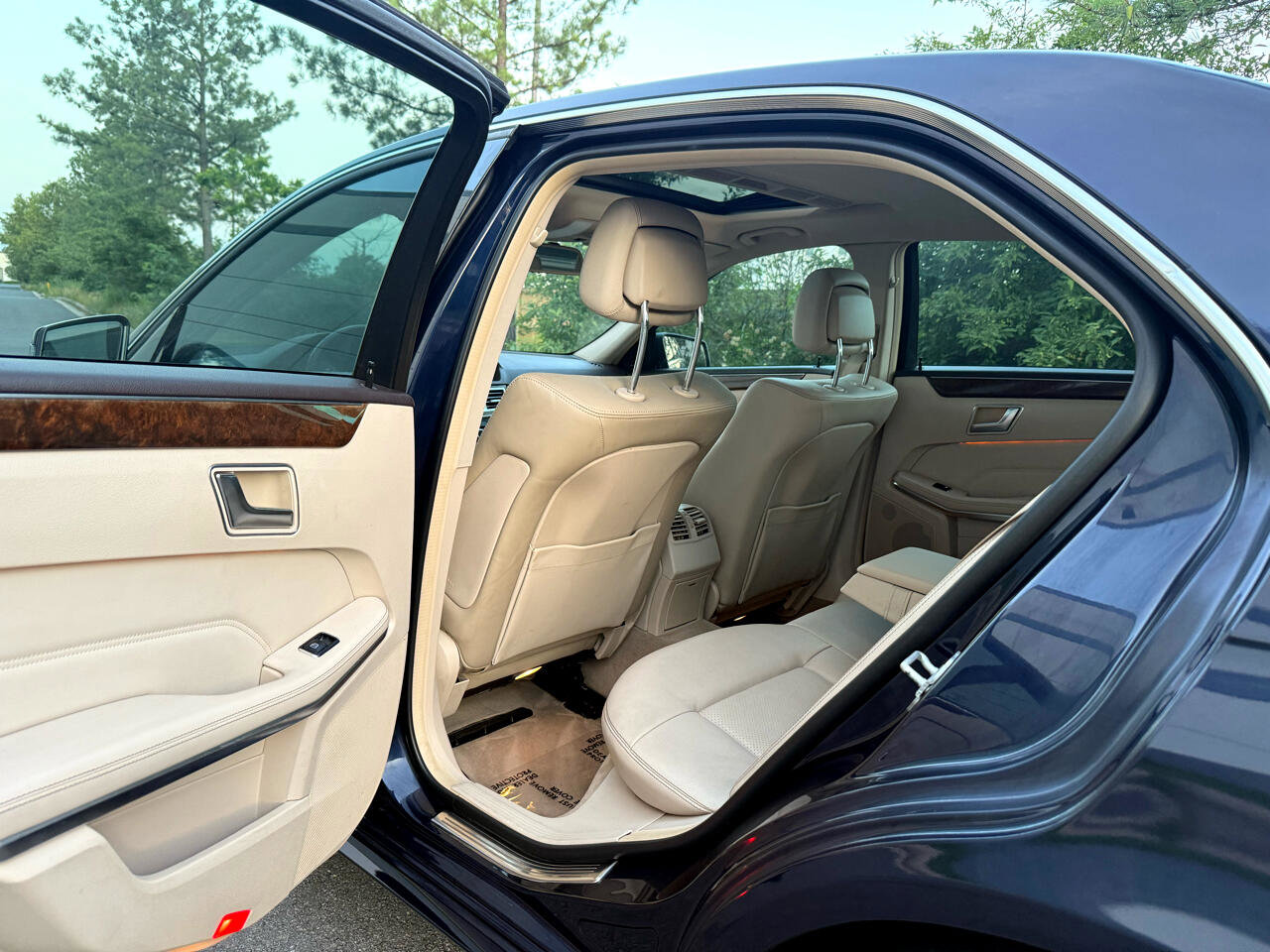 Used 2015 Mercedes-Benz E 350 4MATIC Sedan image 16