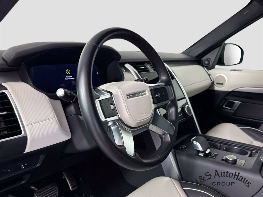 Used 2024 Land Rover Discovery Dynamic SE AWD/4WD image 9
