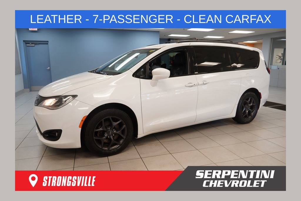 Used 2018 Chrysler Pacifica Touring-L Plus w/ S Appearance Package FWD image 1