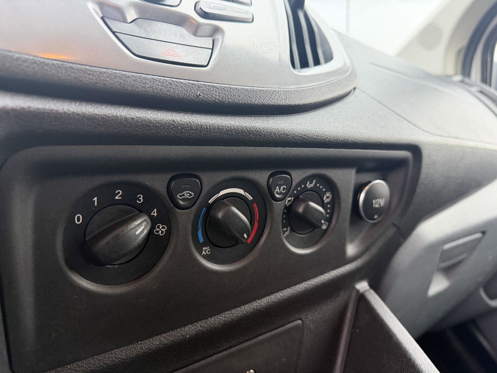 Used 2015 Ford Transit 350 XLT image 20