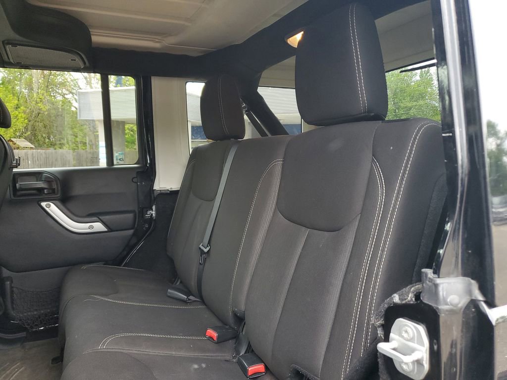Used 2016 Jeep Wrangler Unlimited Sahara AWD/4WD image 9