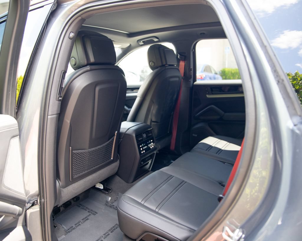 Certified 2026 Porsche Cayenne AWD/4WD image 12