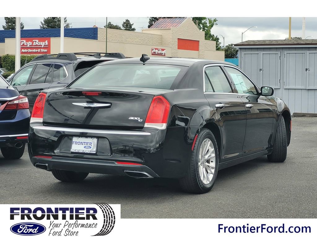 Used 2016 Chrysler 300 C RWD image 4