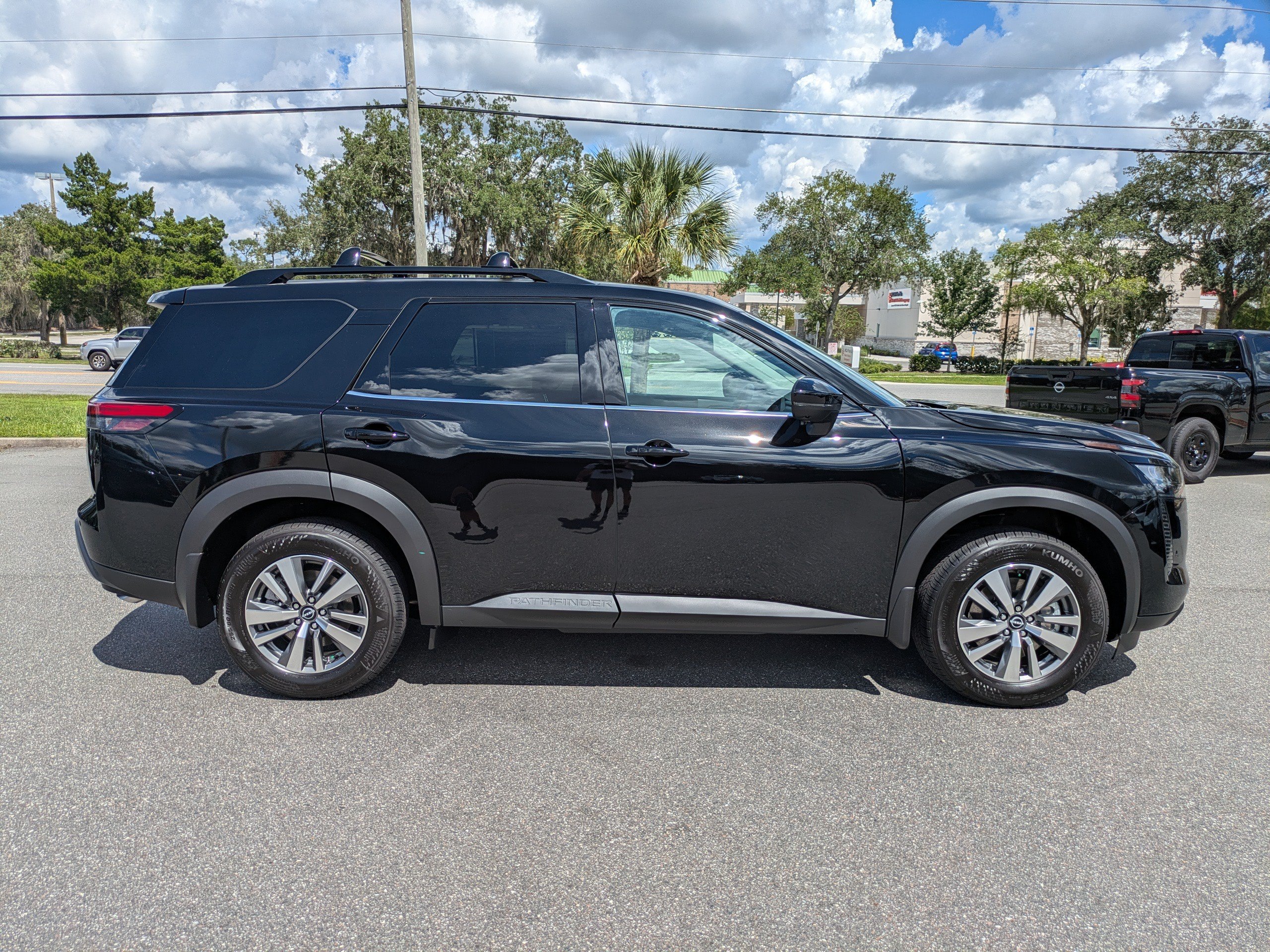 New 2026 Nissan Pathfinder SL FWD image 3
