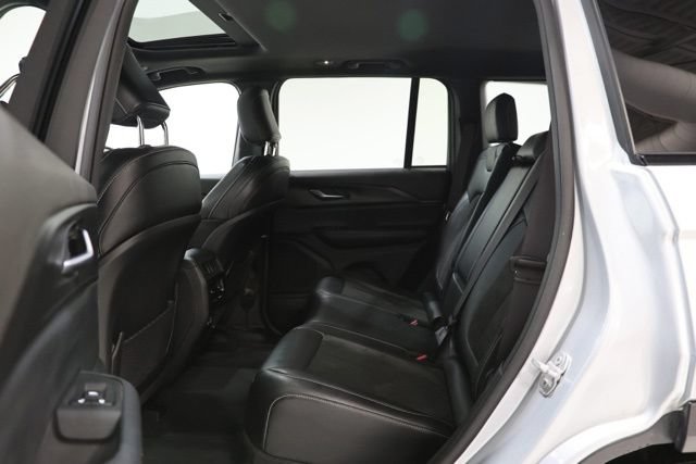 Used 2023 Jeep Grand Cherokee Altitude AWD/4WD image 29